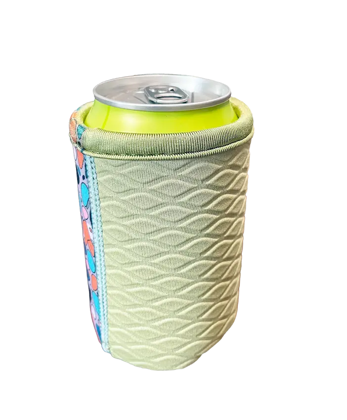 Industrial olive green neoprene can koozie with embossed wavy texture for anti-slip grip and effective condensation management, ideal for premium B2B branding.